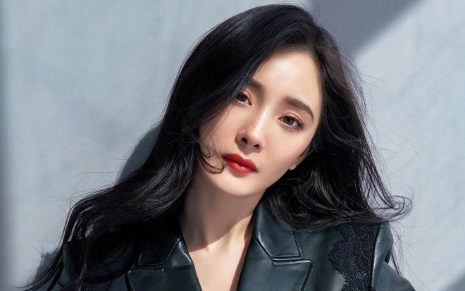 杨幂称现阶段作为演员的野心是满分，引起网友争议，评论区炸锅了
